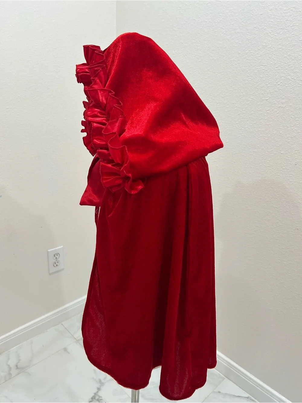 Dream Play Imagine luxurious red